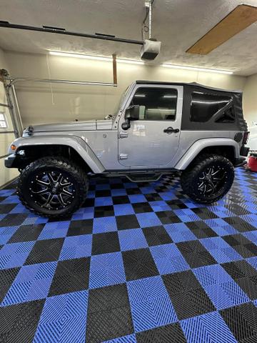 Photo of 2017 Silver Jeep Wrangler