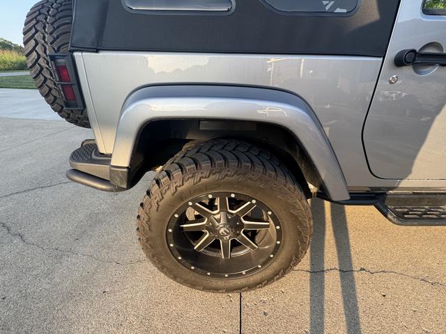 Photo of 2017 Silver Jeep Wrangler