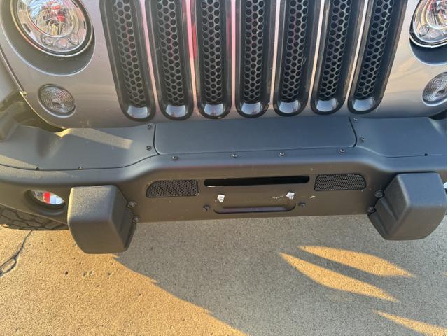Photo of 2017 Silver Jeep Wrangler
