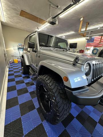Photo of 2017 Silver Jeep Wrangler
