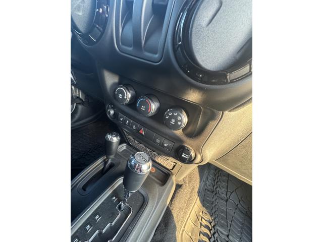Photo of 2017 Silver Jeep Wrangler