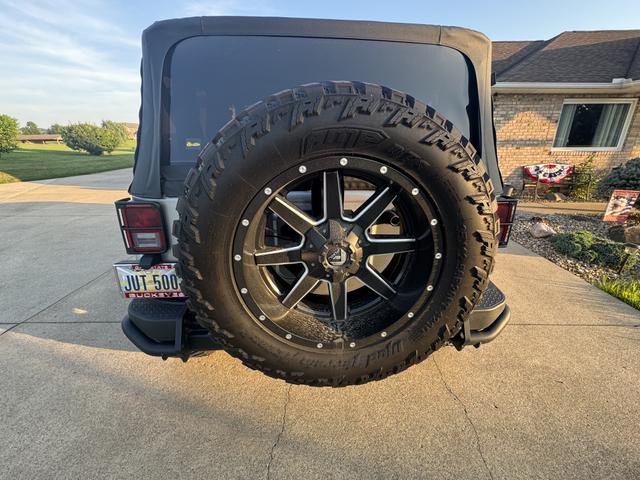 Photo of 2017 Silver Jeep Wrangler