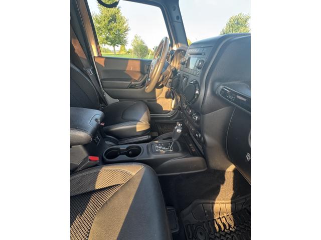 Photo of 2017 Silver Jeep Wrangler