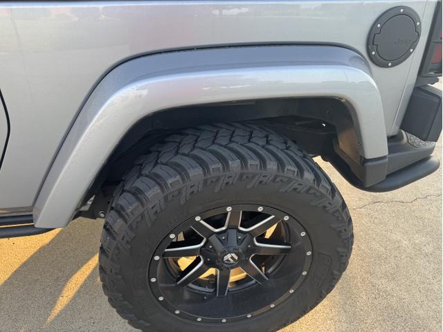 Photo of 2017 Silver Jeep Wrangler