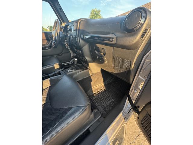 Photo of 2017 Silver Jeep Wrangler