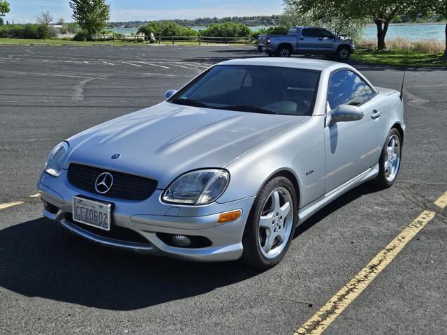 Photo of 2002 Silver Mercedes-Benz SLK-Class