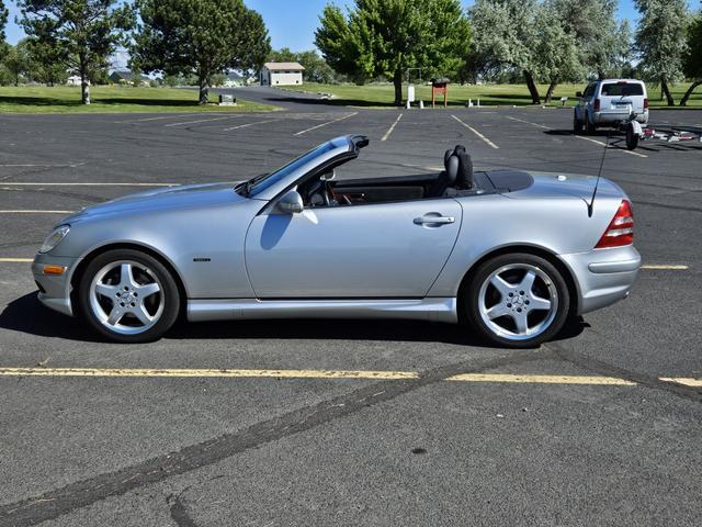Photo of 2002 Silver Mercedes-Benz SLK-Class