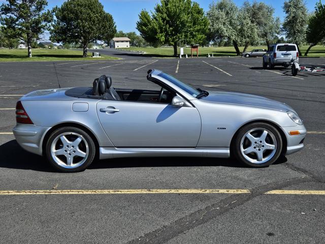 Photo of 2002 Silver Mercedes-Benz SLK-Class