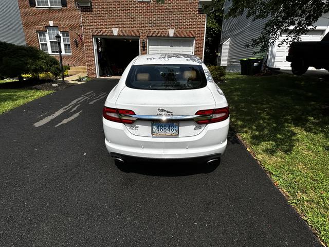 Photo of 2015 White Jaguar XF
