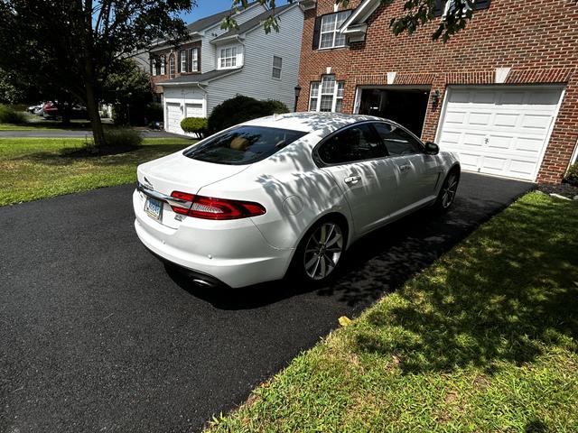 Photo of 2015 White Jaguar XF