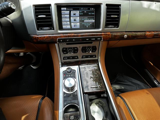 Photo of 2015 White Jaguar XF