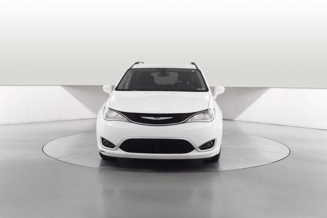 Photo of 2017 White Chrysler Pacifica