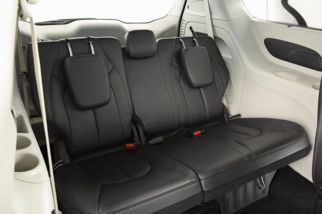 Photo of 2017 White Chrysler Pacifica