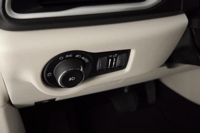 Photo of 2017 White Chrysler Pacifica