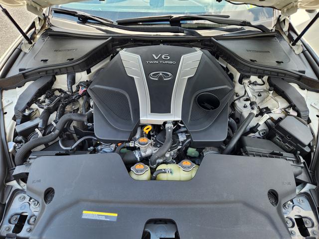 Photo of 2017 White INFINITI Q60