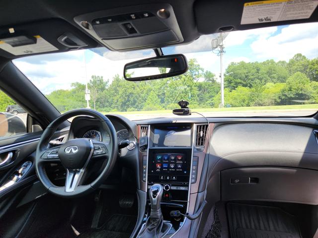 Photo of 2017 White INFINITI Q60