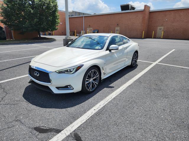 Photo of 2017 White INFINITI Q60