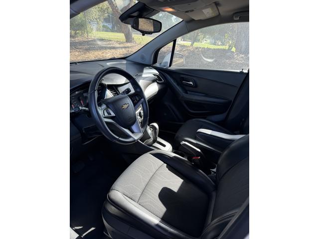 Photo of 2018 White Chevrolet Trax