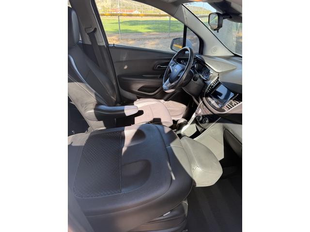 Photo of 2018 White Chevrolet Trax