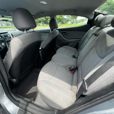 Photo of 2015 Silver Hyundai ELANTRA