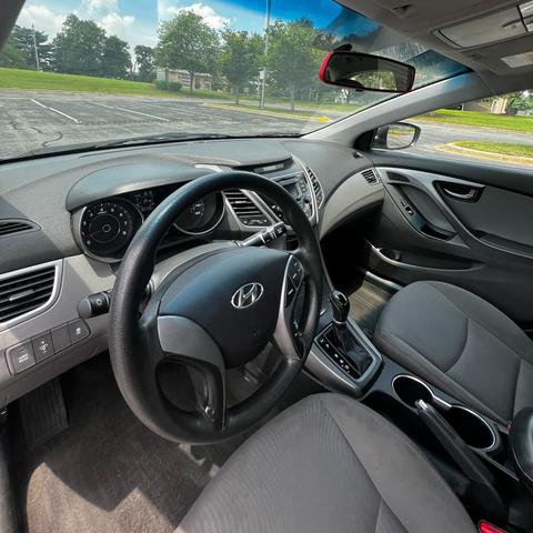 Photo of 2015 Silver Hyundai ELANTRA