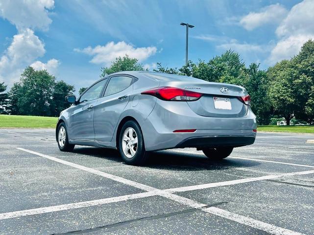Photo of 2015 Silver Hyundai ELANTRA