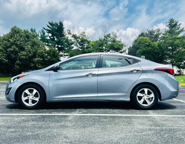 Photo of 2015 Silver Hyundai ELANTRA