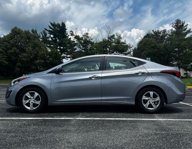 Photo of 2015 Silver Hyundai ELANTRA