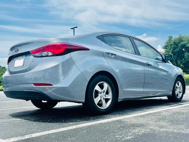 Photo of 2015 Silver Hyundai ELANTRA