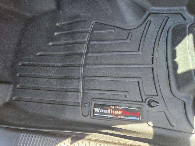 Photo of 2004 Silver Jeep Grand Cherokee