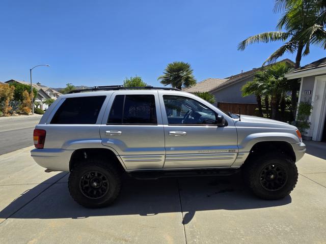 Photo of 2004 Silver Jeep Grand Cherokee