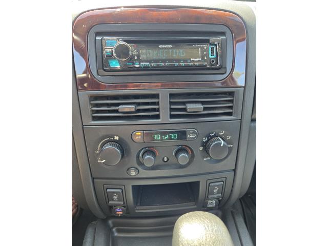 Photo of 2004 Silver Jeep Grand Cherokee