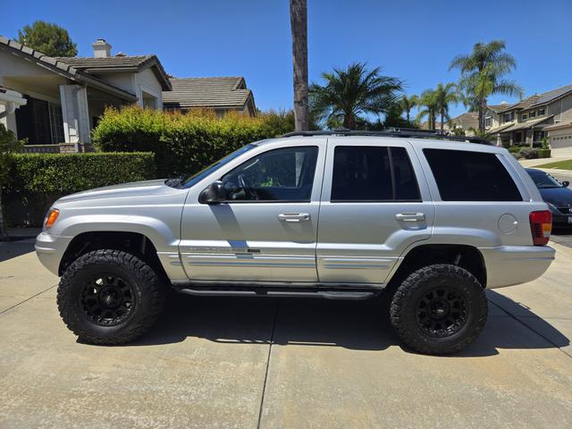 Photo of 2004 Silver Jeep Grand Cherokee