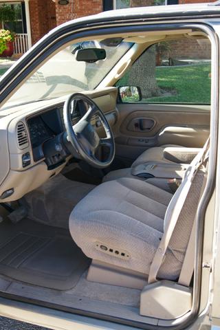 Photo of 1999 Gold Chevrolet Tahoe