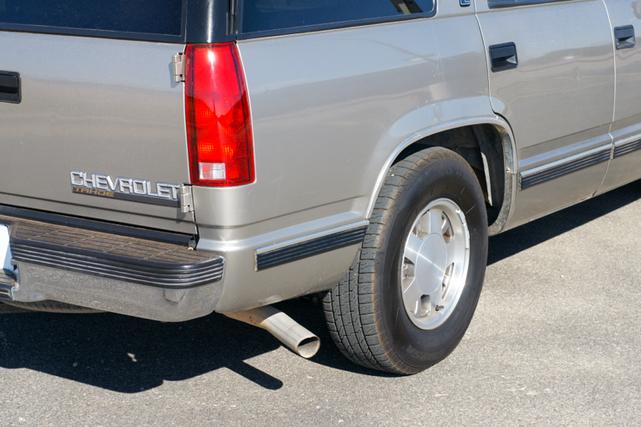 Photo of 1999 Gold Chevrolet Tahoe