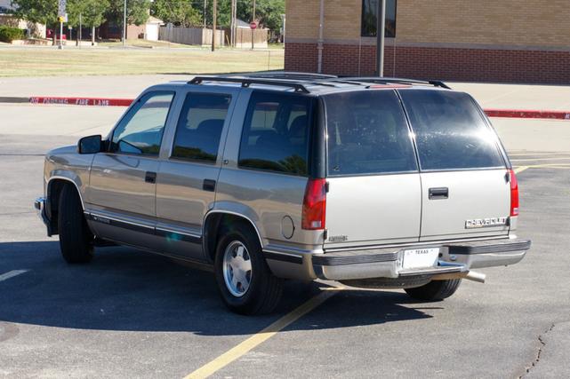 Photo of 1999 Gold Chevrolet Tahoe