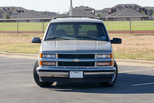 Photo of 1999 Gold Chevrolet Tahoe