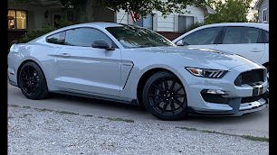 Photo of 2016 Gray Ford Shelby GT350