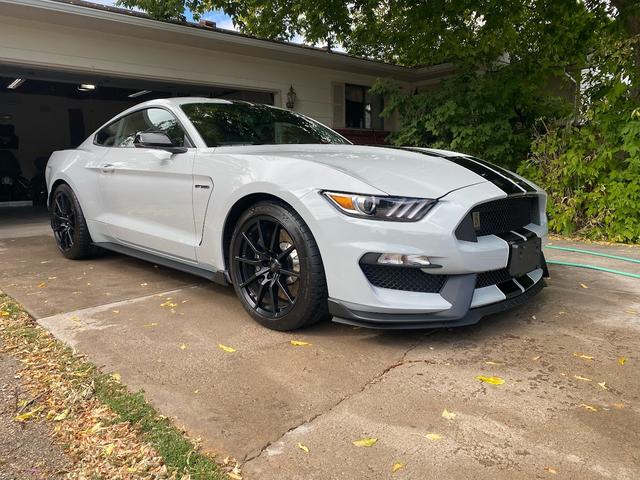 Photo of 2016 Gray Ford Shelby GT350