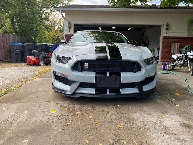 Photo of 2016 Gray Ford Shelby GT350