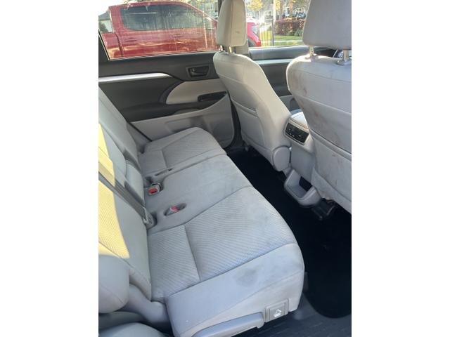 Photo of 2016 Silver Toyota Highlander