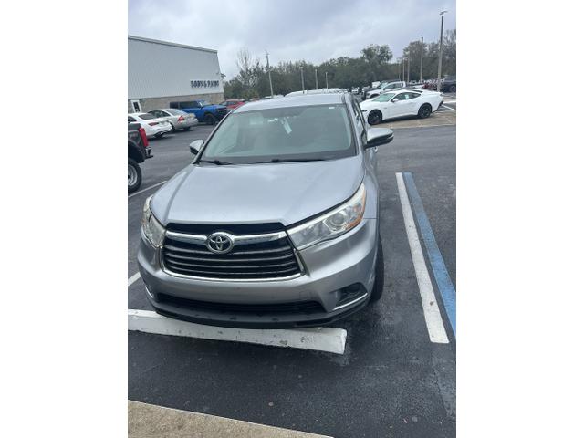 Photo of 2016 Silver Toyota Highlander