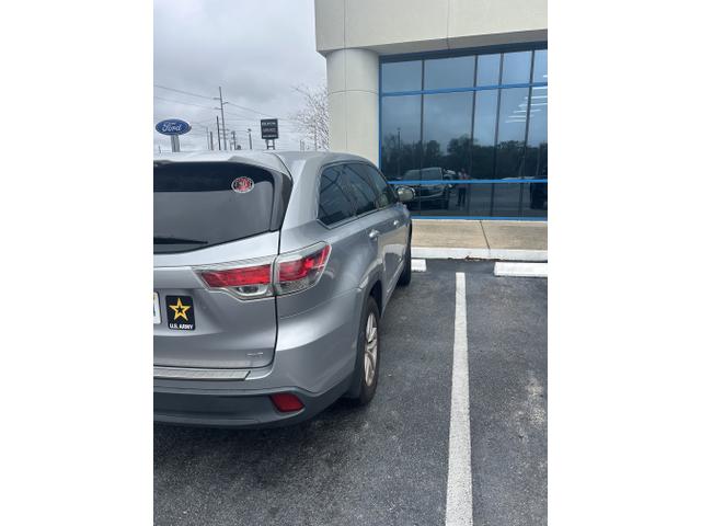 Photo of 2016 Silver Toyota Highlander
