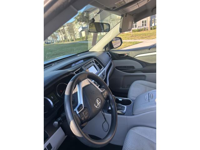 Photo of 2016 Silver Toyota Highlander