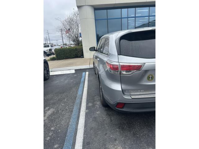 Photo of 2016 Silver Toyota Highlander