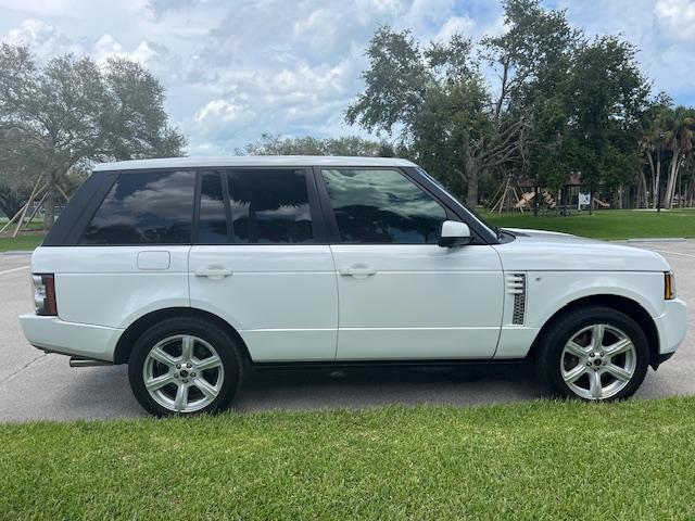 Photo of 2012 White Land Rover Range Rover