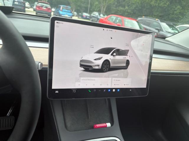Photo of 2025 White Tesla Model Y