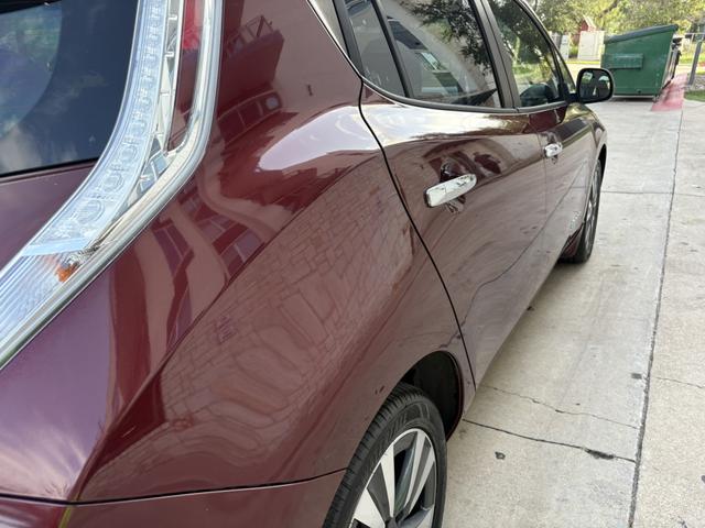 Photo of 2016 Red Nissan Leaf