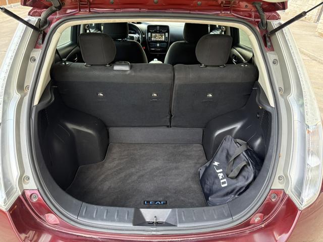 Photo of 2016 Red Nissan Leaf