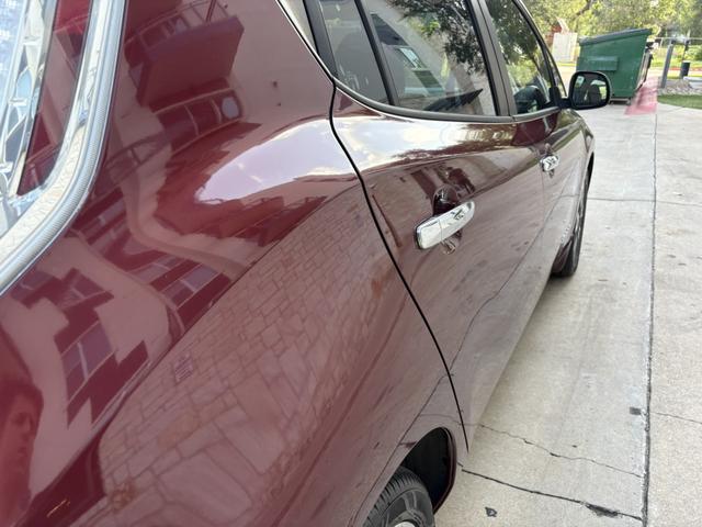 Photo of 2016 Red Nissan Leaf